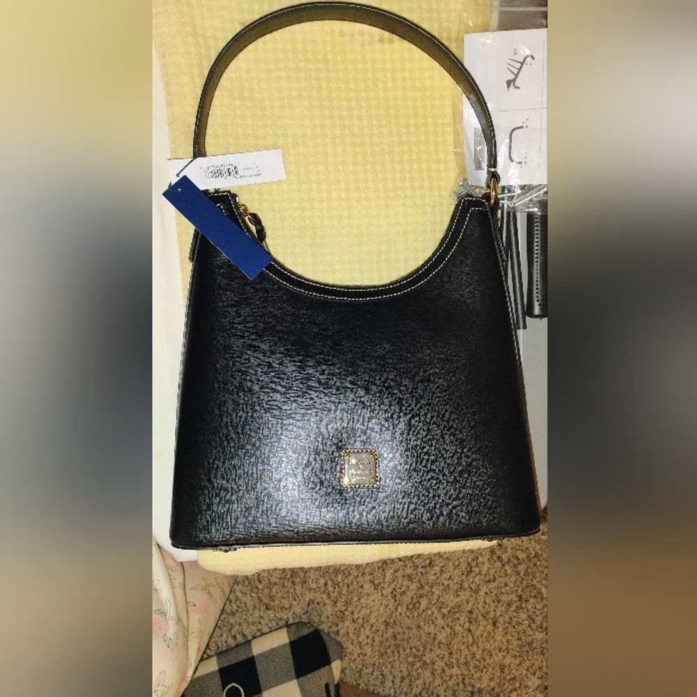 Stylish Purses, Wallets and Wristlets Collection - Picture 2 of 16